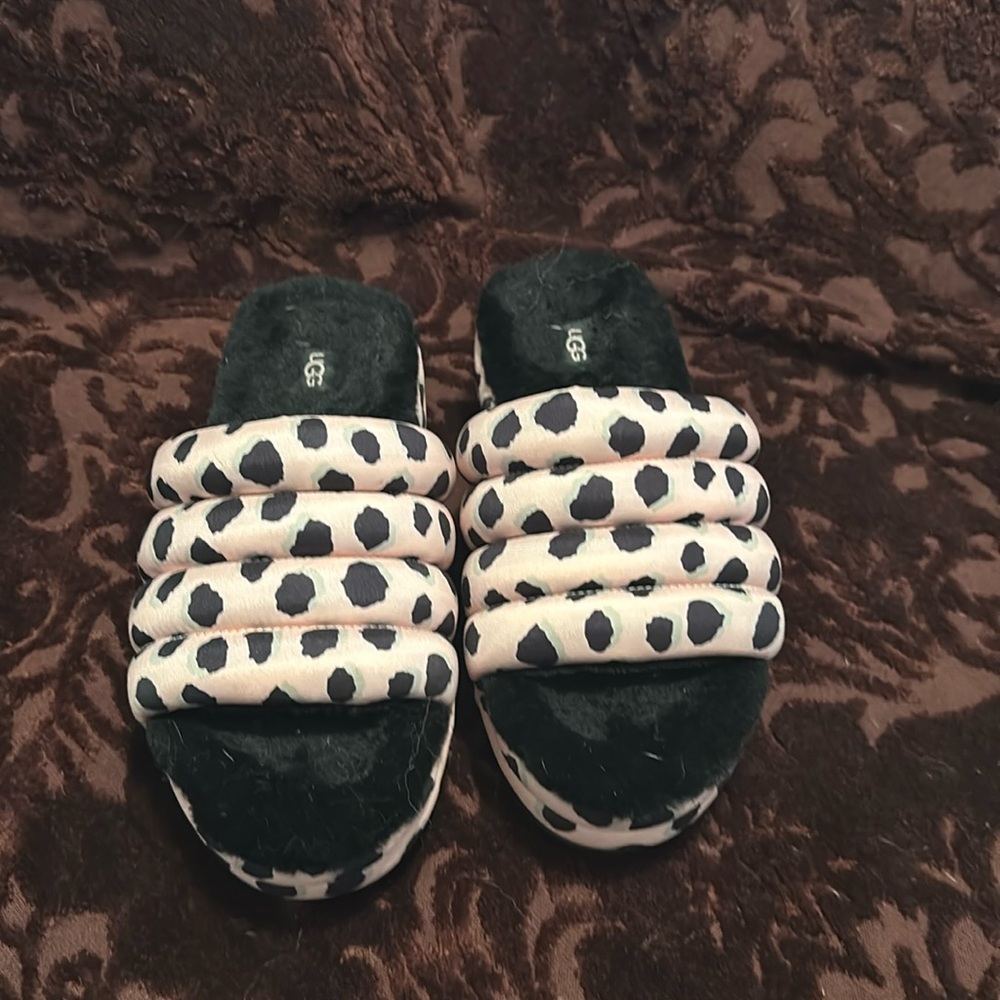 UGG Platform slide/slipper